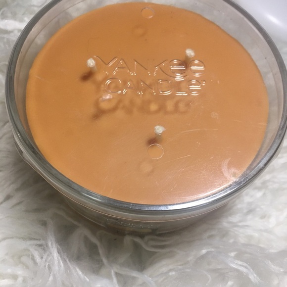 Yankee Candle ( Pumpkin Pie 🥧) - Picture 3 of 4